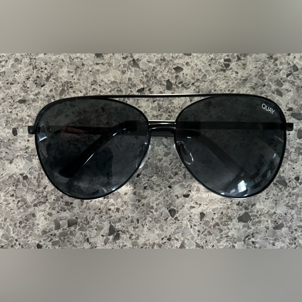 Quay Black Aviator Sunnies